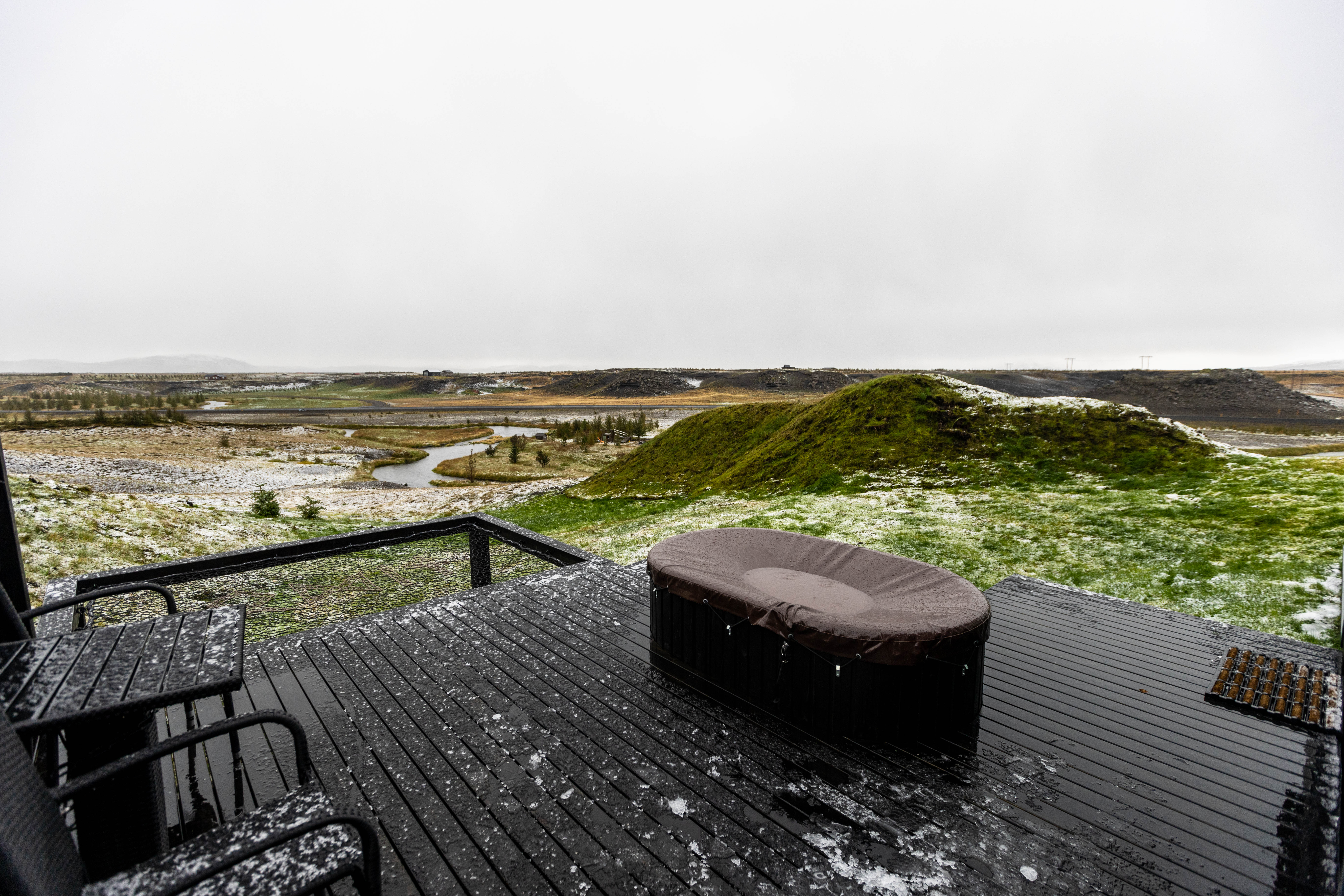 The outdoor hot tub of the the Odin Panorama Glass Lodge in Iceland.