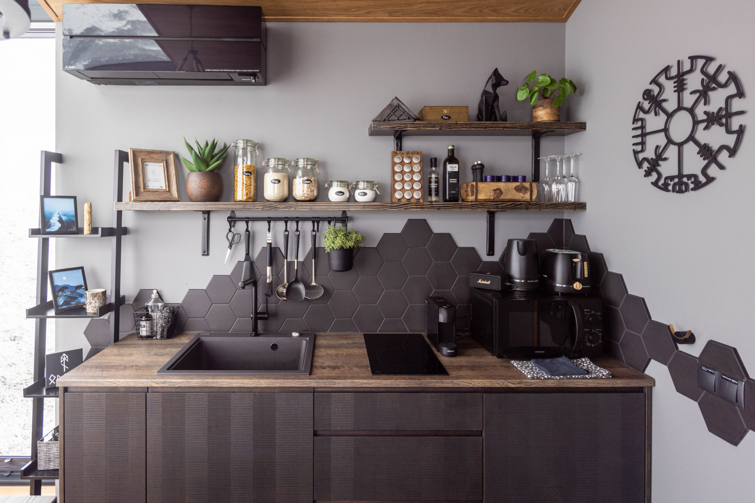 The kitchenette in the Odin Panorama Glass Lodge.